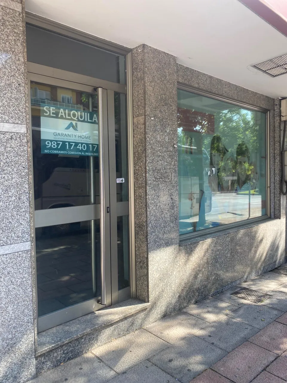 ALQUILER: Amplio Local Comercial en Alquiler en la Zona Alta de Ponferrada