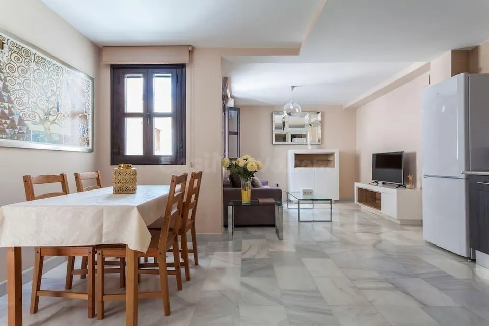 Centro Santa Catalina, junto Plaza Ponce de León. Excelente y coqueto apartamento de calidades se alquila.