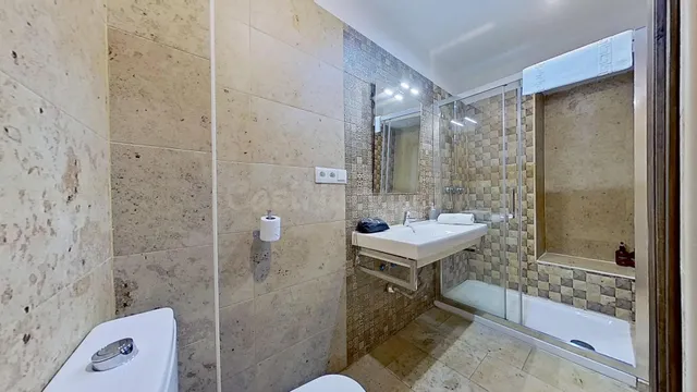 Edificio turístico con cambio de uso a Hostal — 43