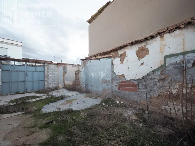 Se vende solar de 209 metros cuadrados con 20 metros de fach - foto 4