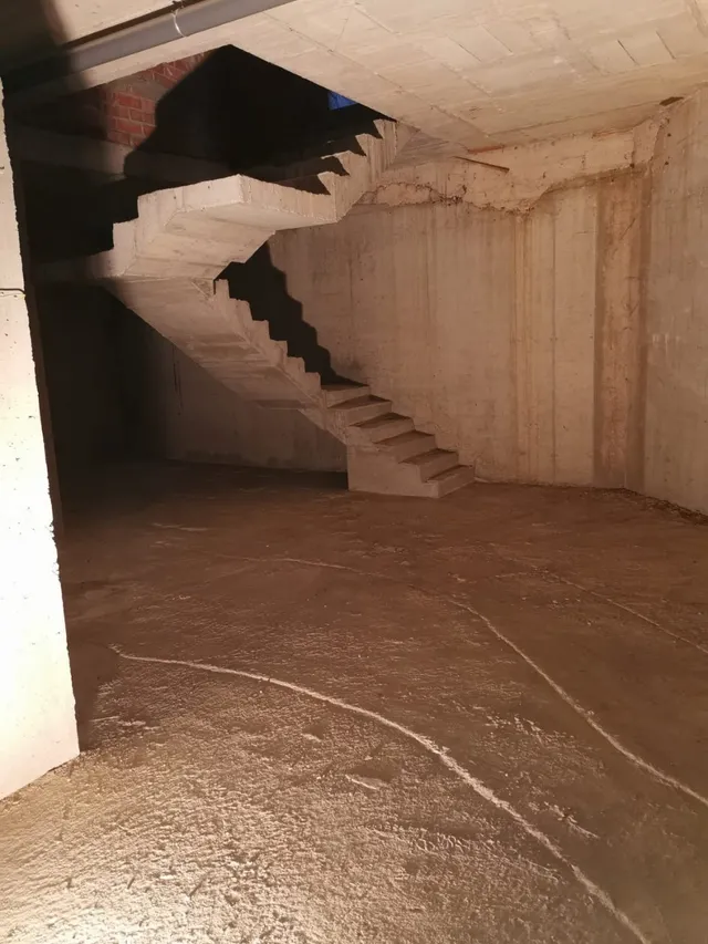 LOCAL ESQUINERO CON GRAN FACHADA — 6