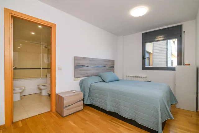 Impecable y céntrico en Manresa: 3 hab, suite y balcón — 20