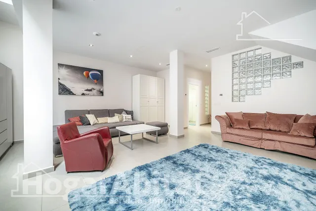 ¡EXTRAORDINARIO CHALET! AMPLIO Y SEMINUEVO CON PISCINA PRIVADA Y TRES TERRAZAS — 10