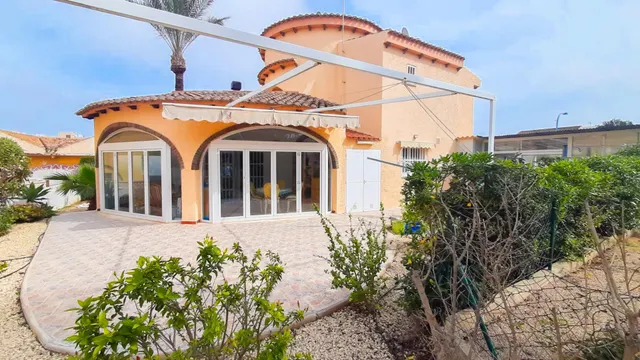 Cuidado chalet en Playa Honda, con piscina y garaje — 11
