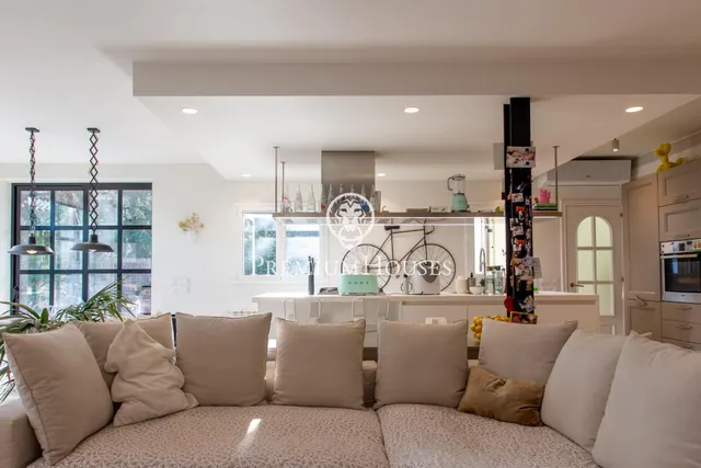 Casa independiente con jardín en venta en Argentona — 5