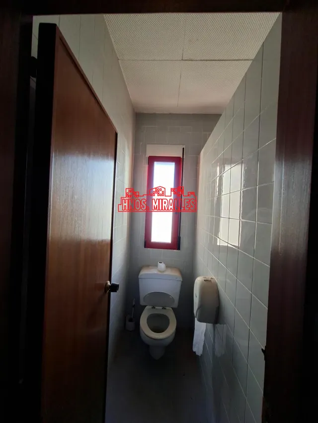 ¡¡ GRAN EDIFICIO EN ALQUILER CON 14 DESPACHOS, A 5 MINUTOS DEL AEROPUERTO !! — 17