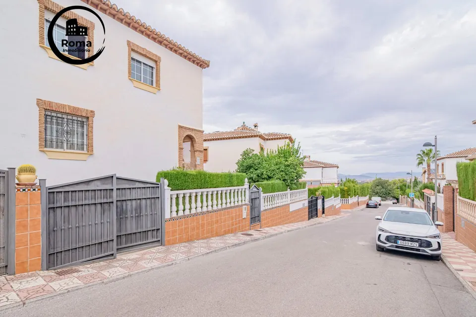 ¡AMPLIA CASA DE 4 DORMITORIOS, 3 BAÑOS Y CALEFACCIÓN CENTRAL EN LA ZUBIA! ✨