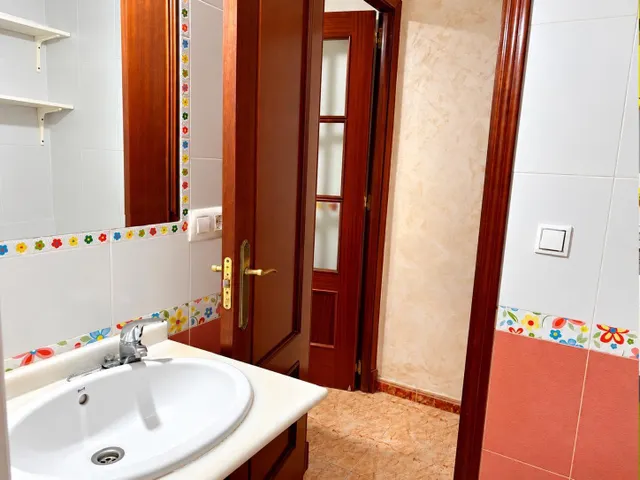 Bajo de 3 habitaciones con patio en Avenida La Serrana, Jerez de la Frontera — 15
