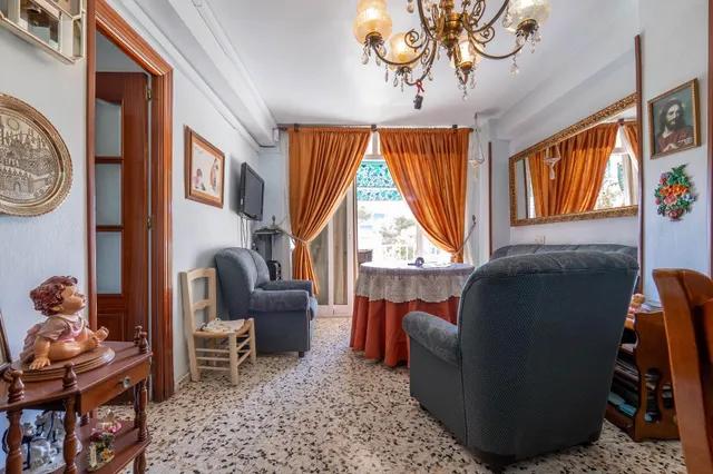 Amplio y Luminoso Piso en zona norte. — 6