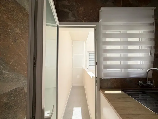 Apartamento totalmente reformado con vistas al mar y a 100 metros del puerto. con 3 dorm. 2 baños. superficie de 100 m2. — 12