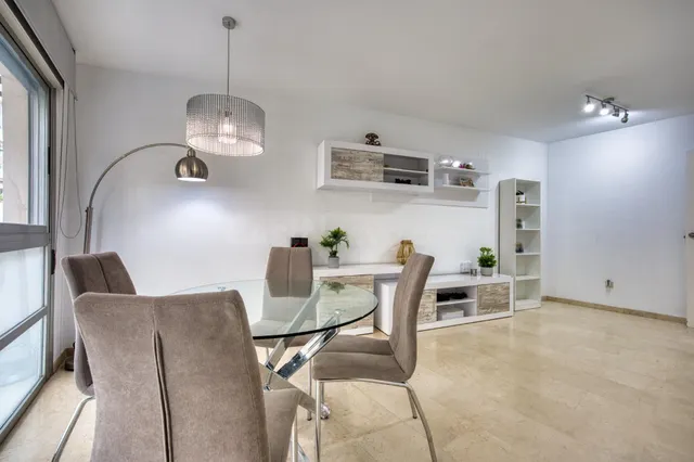 ✨ AMPLIA VIVIENDA EN PLENO CENTRO CON PATIO PRIVADO | ¡LISTA