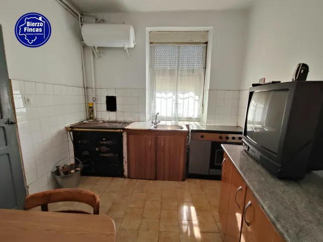 **se vende casa en Noceda del bierzo** — 2