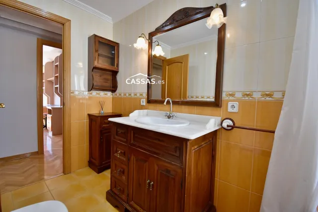 ZONA CENTRO-  Piso de 3 dormitorios y terraza. Ascensor. — 28