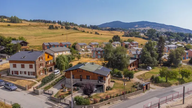 Exclusivo Chalet en La Cabanasse con Vistas Despejadas y Ori - foto 4
