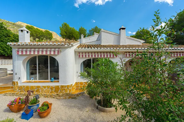 Villa Montgó. Villa tradicional en venta en las laderas del Montgó, entre Dénia y Jávea. — 49