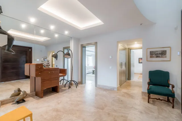 Chalet 5 habitaciones 858m² en venta - Costa del Sol — 28