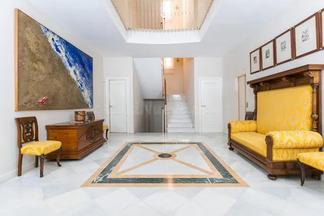 Casa de 8 habitaciones y 4 baños en el centro de El Ejido