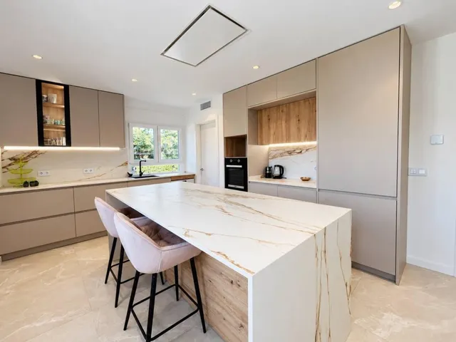 Exclusiva villa de lujo en san juan: dos casas independientes y oasis privado — 16