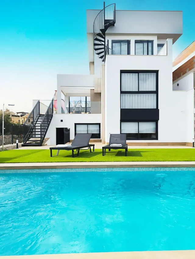 Villas de nueva construcción con piscina privada en La Finca - foto 2