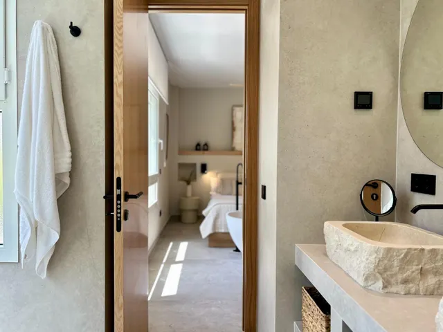 Espectacular vivienda reformada con jardín privado en Palm Beach, Marbella — 45