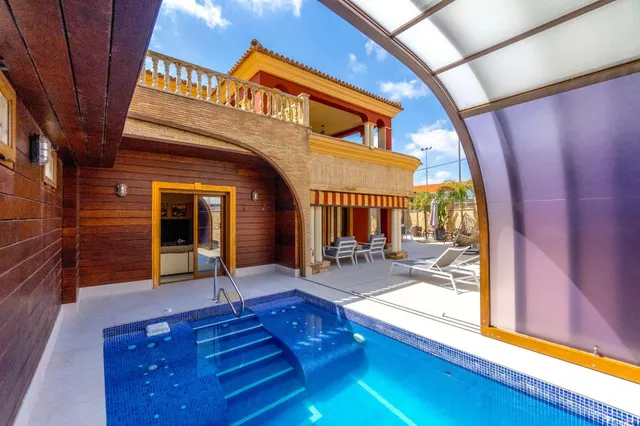 Impresionante villa de 620 metros con piscina, sotano, bodega y GYM!!! — 17