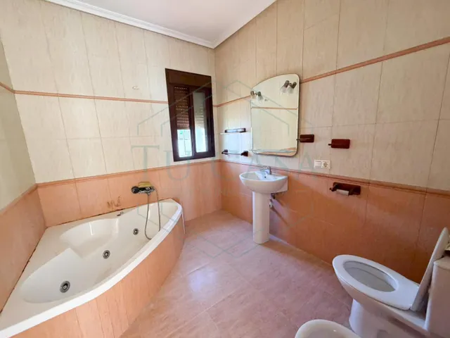 Grandioso chalet rústico en venta con división horizontal en parcela de 1.000 m2 — 13