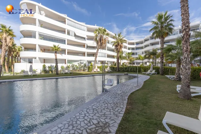 Piso con gran terraza y vistas al Campo de Golf - foto 2