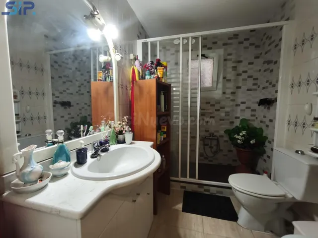 ¡Gran oportunidad en Zona Espirall! Planta baja amplia y lis - foto 4