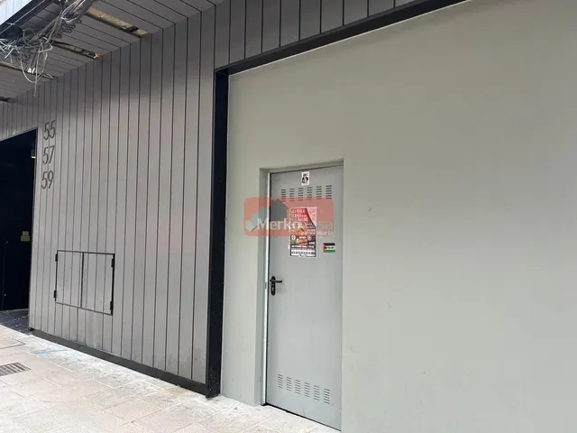 SE ALQUILA LOCAL COMERCIAL EN OBRA EN EDIFICIO DE NUEVA CONSTRUCCIÓN EN AVD. CORUÑA — 12