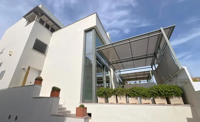 LA BONANOVA MODERNA CASA CON VISTAS AL MAR, PISCINA Y GARAJE - foto 5