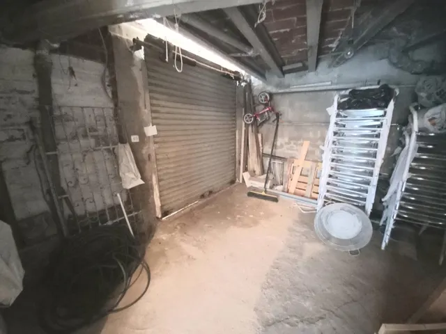 CHALET ADOSADO A REFORMAR, ESQUINERO CON SALIDA A DOS CALLES — 42