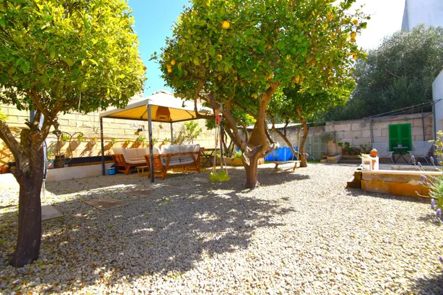 Casa con carácter mallorquín y jardín en Muro