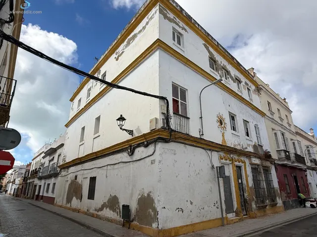 Edificio en el Centro de Puerto Real: Oportunidad para Inversores — 2