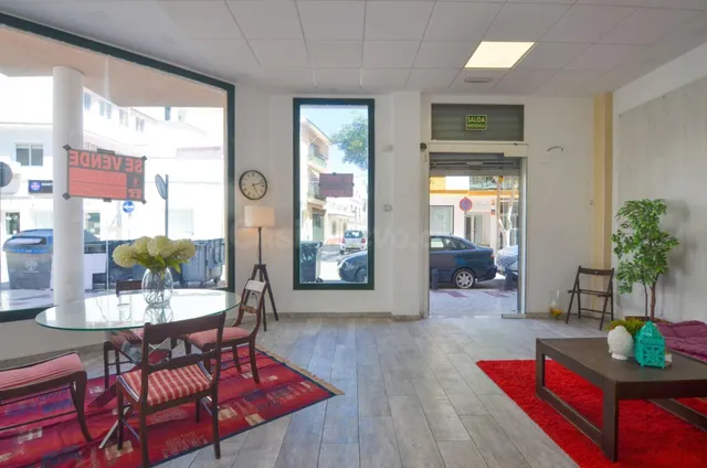 LOCAL COMERCIAL CON POSIBILIDAD DE CAMBIO DE USO A VIVIENDA - foto 3