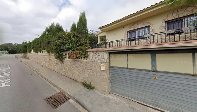 Se vende casa OKUPADA en Avenida de Tordera 14 en Tordera (B - foto 2
