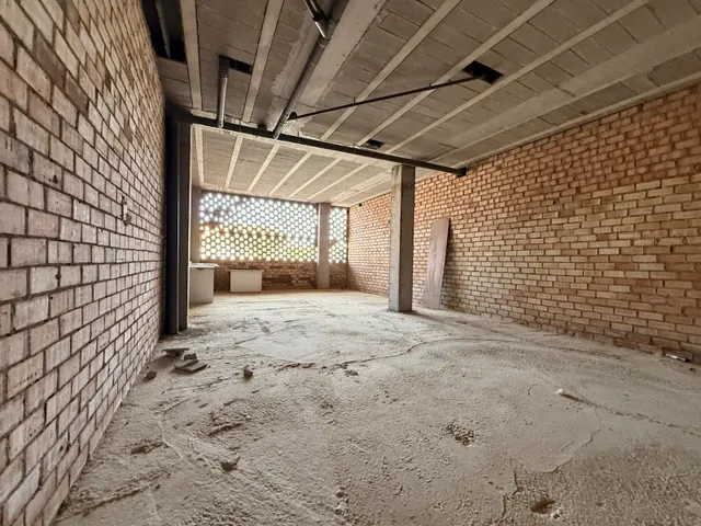 ¡Gran Oportunidad en el Centro de Láchar! Local comercial con muchas posibilidades (Ideal negocio o conversión a Loft de diseño) — 14