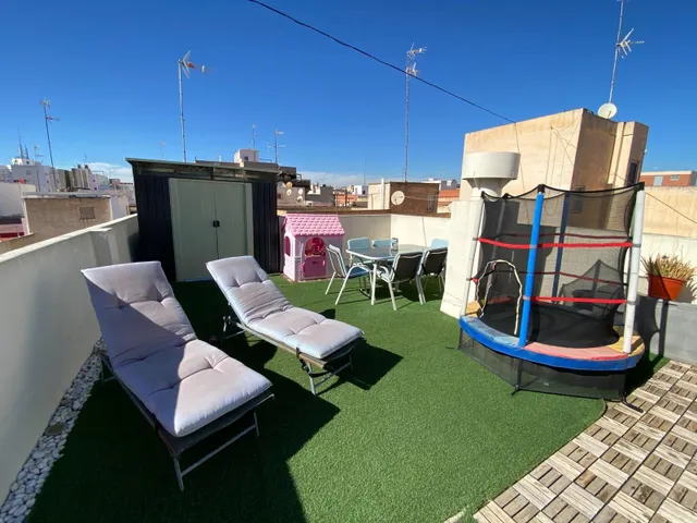 Ático de 3 Dormitorios y 2 Baños con Terraza privada en zona - foto 5