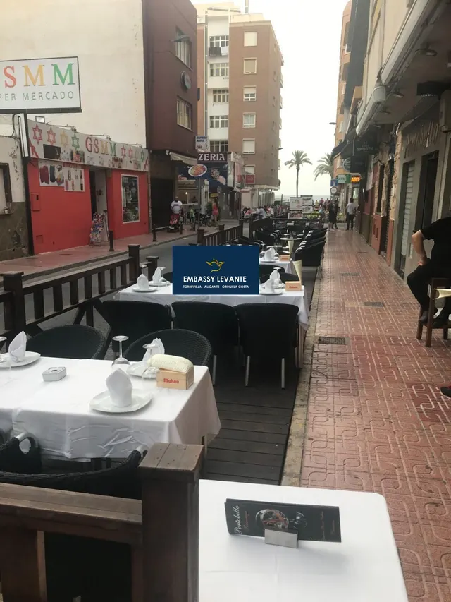 VENTA de DOS LOCALES en ZONA PREMIUM de OCIO  + vivienda de tres dormitorios  ZONA CENTRO PASEO MARITIMO — 37