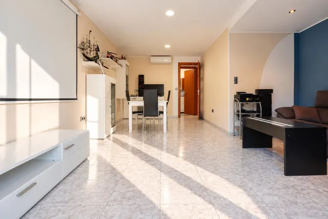 Casa en Reus con garaje para 4 coches, terraza y barbacoa — 6
