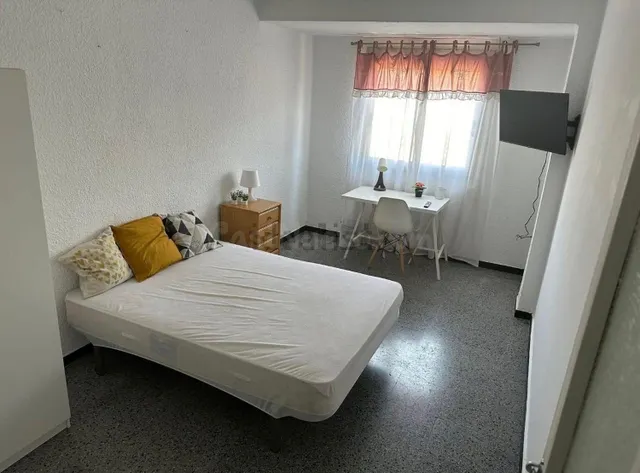Piso 6 habitaciones 131m² en alquiler - Mestalla - foto 2