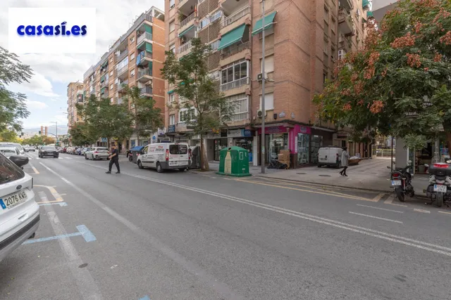 Piso de 3 dormitorios en calle milán, zaidín | muy luminoso y con gran potencial — 34