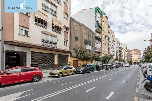 LOCAL COMERCIAL EN ARABIAL JUNTO HIPERCOR — 16