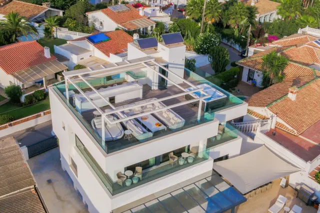 Spectacular Beachfront Designer Villa in Marbella — 15