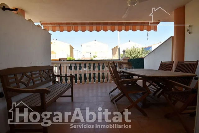 CHALET PAREADO CON TERRAZA Y GARAJE JUNTO A LA PLAYA — 3