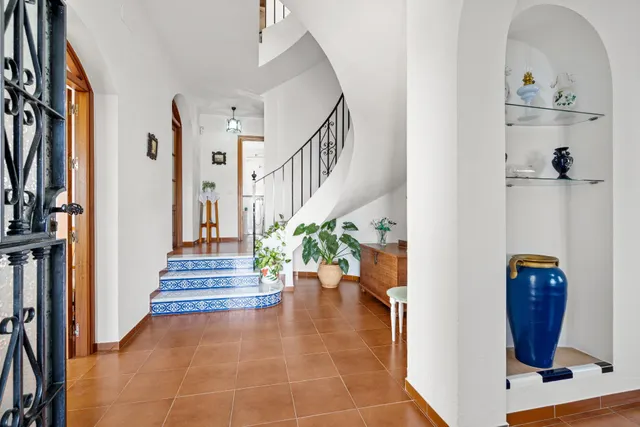 Villa Independiente de Estilo Andaluz en Arroyo de la Miel – Parcela de 813 m2 — 21