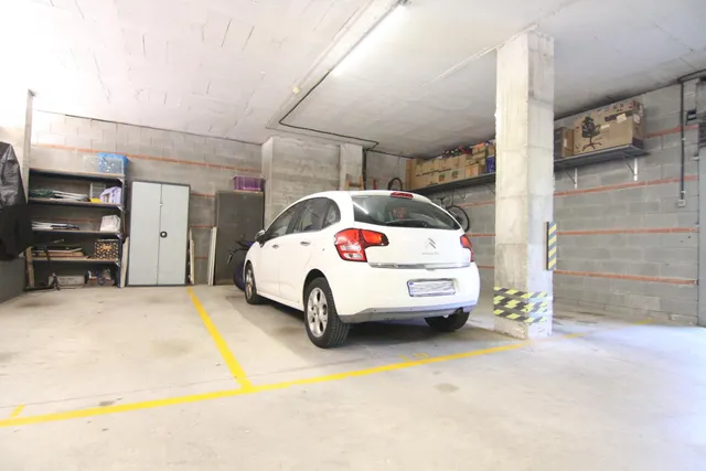 Amplio piso de 4 habitaciones con terraza y plaza de parking en la zona del lago de Olesa de Montserrat — 30