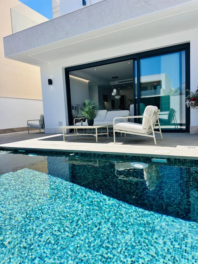 Villa contemporánea con piscina privada y solárium en San Pedro del Pinatar — 5