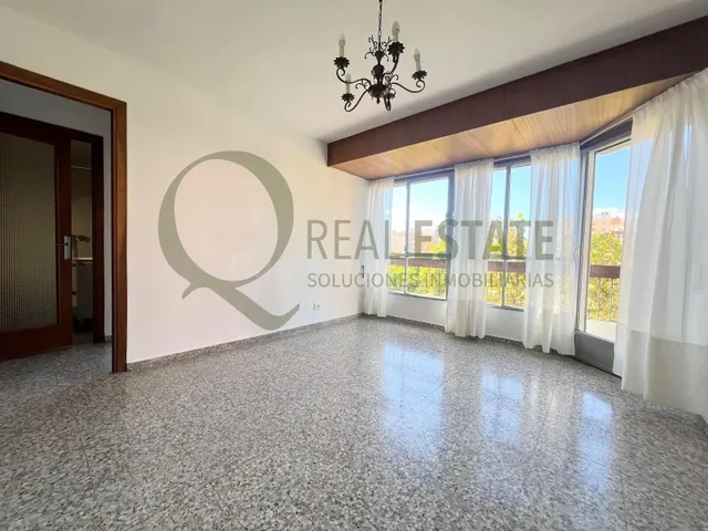 Luminosa vivienda para reformar en el corazón de Alicante - foto 4