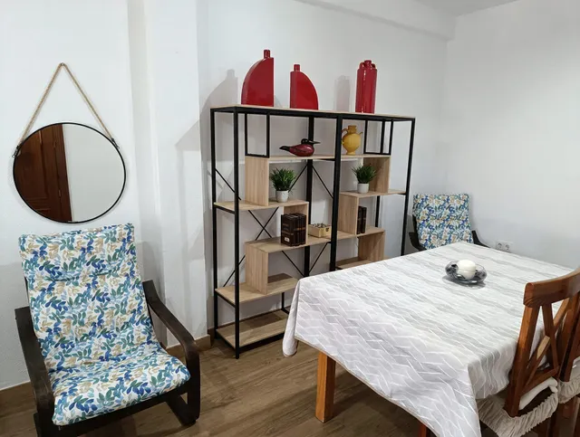 Exclusiva Oportunidad de Inversión y Hogar: Piso Totalmente Exterior Frente a Traumatología (Granada) | Ref: DLR00292 — 5