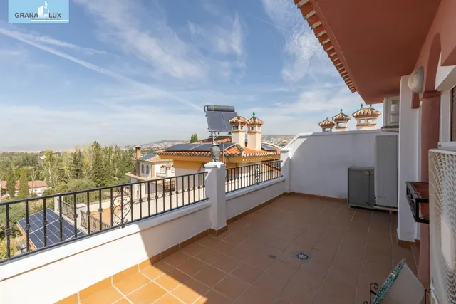Adosada con 4 dormitorios, amplias terrazas y vistas a Granada y sierra nevada — 35